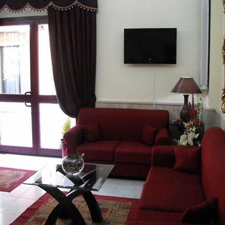 Hotel New Baby Caserta Buitenkant foto