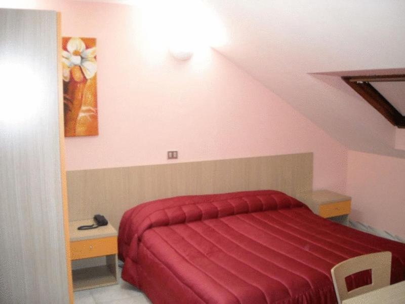 Hotel New Baby Caserta Buitenkant foto